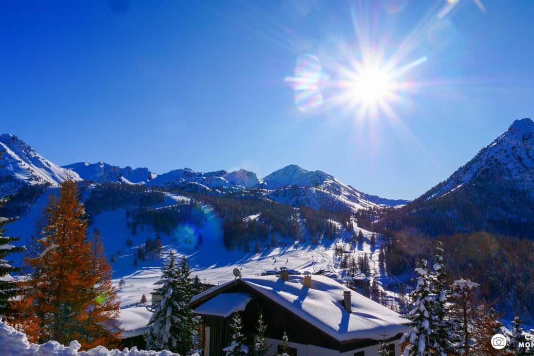 Une journée typique d'hiver où la neige et le soleil sont au rendez-vous.

Crédit photo : OT Montgenèvre