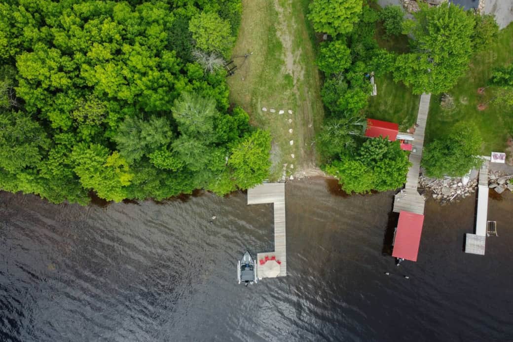 We own the boat launch so you can dock your boat. Few neighbours means serenity. 