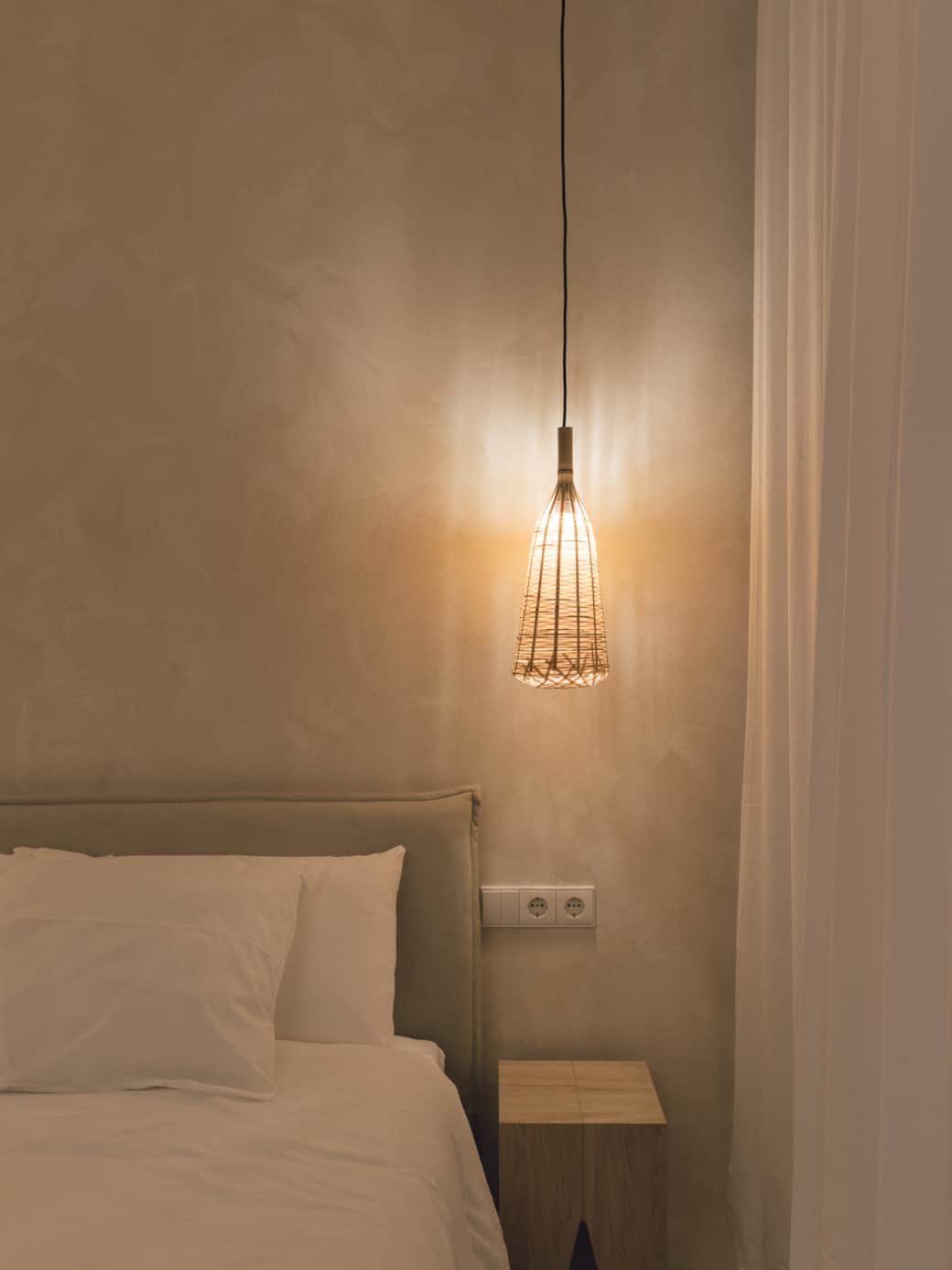 Oasis SUITES Mesita de noche