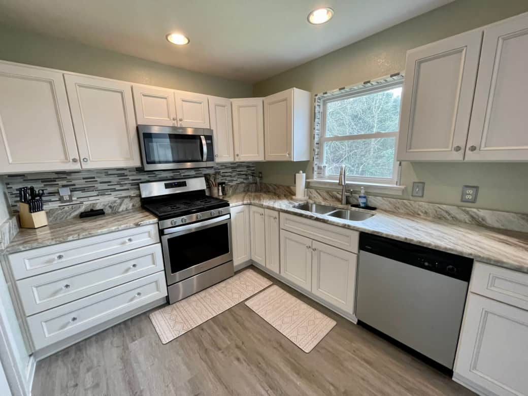 Kitchen with Granite
