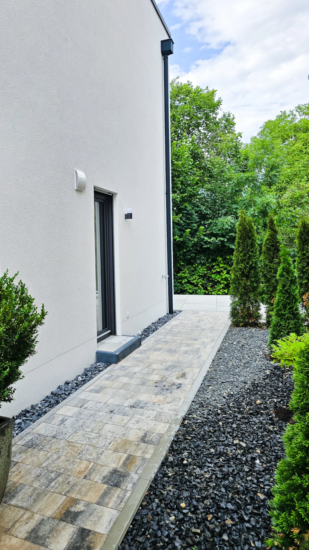 frensdorf-apartments-a2-terrasse-seite.png