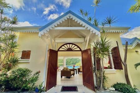 Entrance villa