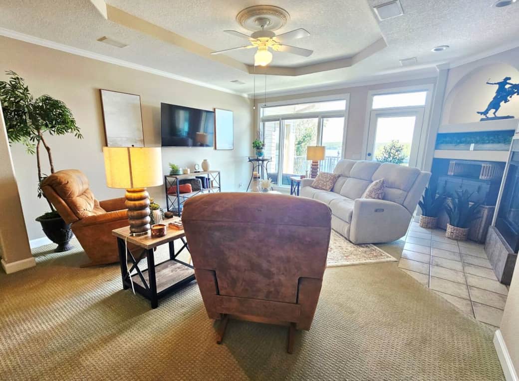 Large living area with a 55"Smart TV. Large living area with a 55"Smart TV.