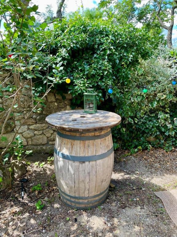 Table haute du jardin privatif