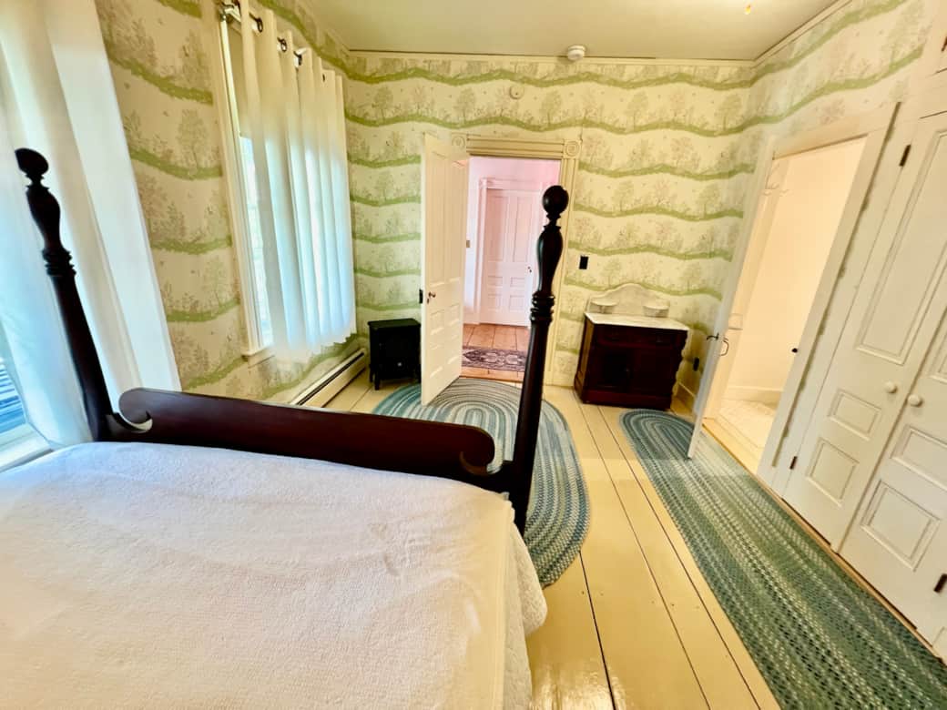 Balcony Room