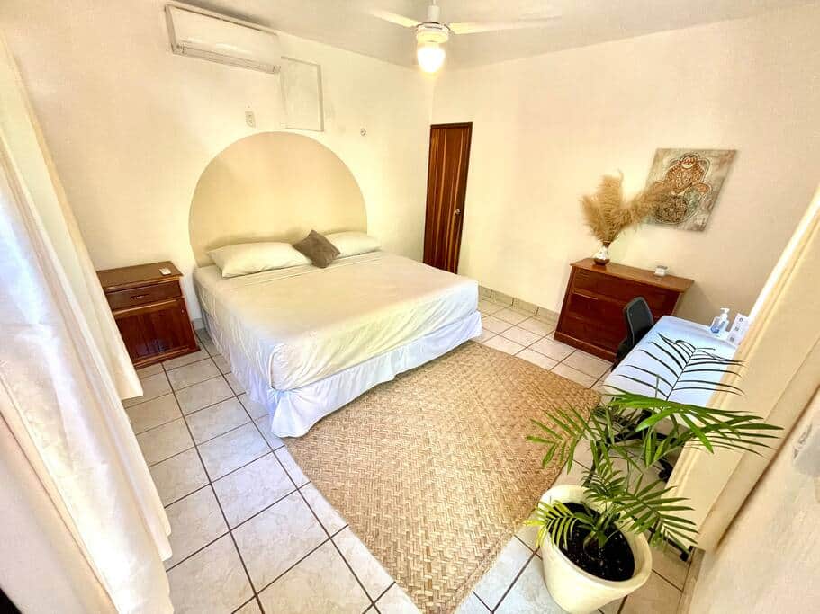 Garden Suite 3 w/ king bed