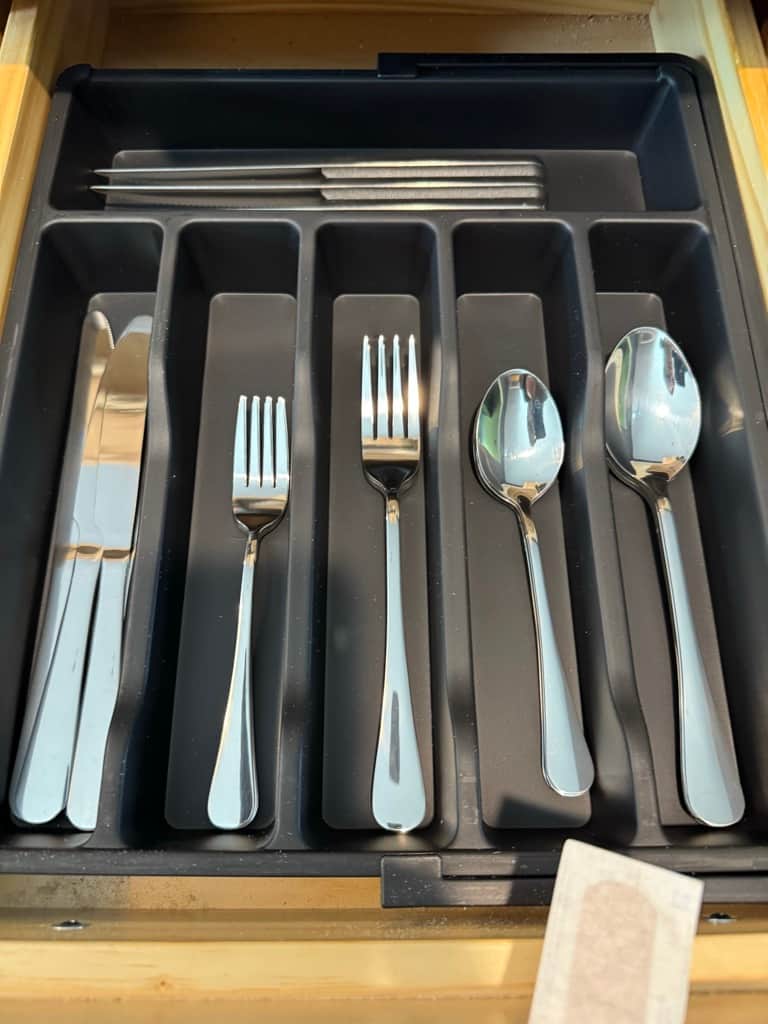 4 place setting 