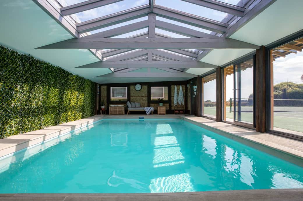 NOT OPEN NOVEMBER -TO MARCH Pool is shared with other holiday properties and owners.  Pool times apply. 