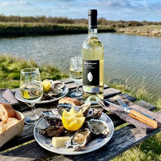 Austern, Meeresfrüchte und Weißwein von der Île d’Oléron