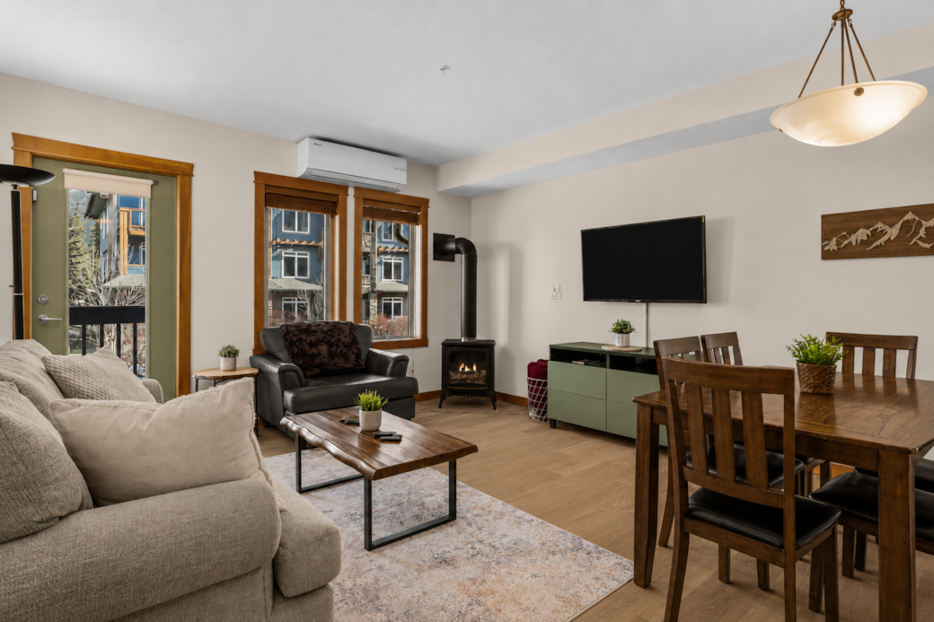 Pines and peaks living room main photo Pines and peaks living room main photo