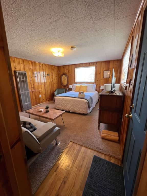 mountain-view-lodge-queen-single-room-1-motel-in-red-river