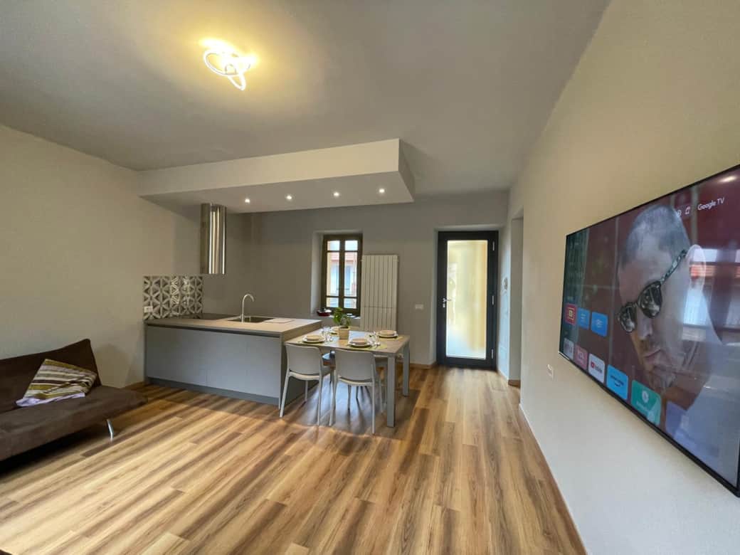 Orta Lake Apartments - Soggiorno - TV - Veneta Cucine - Cucina - Sofa Orta Lake Apartments - Soggiorno - TV - Veneta Cucine - Cucina - Sofa