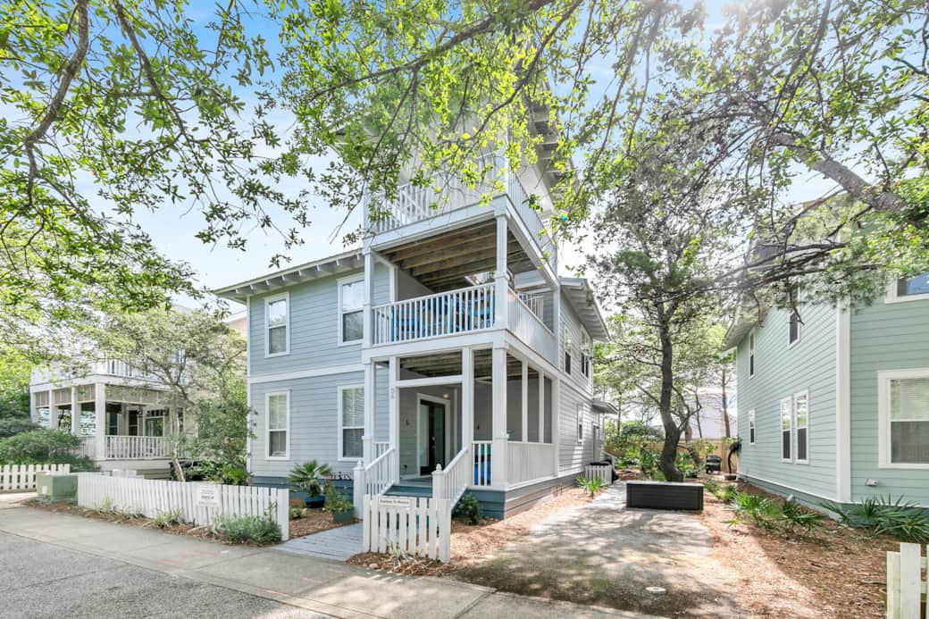 "Stairway to Heaven" 3 Bedrooms/3 Full Bathrooms - Sleeps up to 8