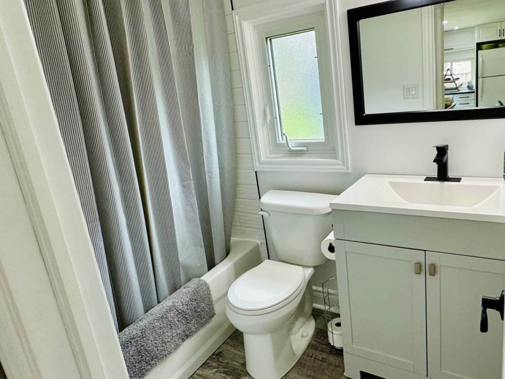 Daylight washroom making perfect use of space