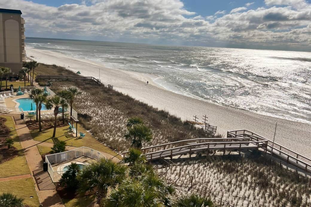 Beautiful restored beach. New cross over ramp, handicap accessible. 
Hot tub and additional pool on property. 