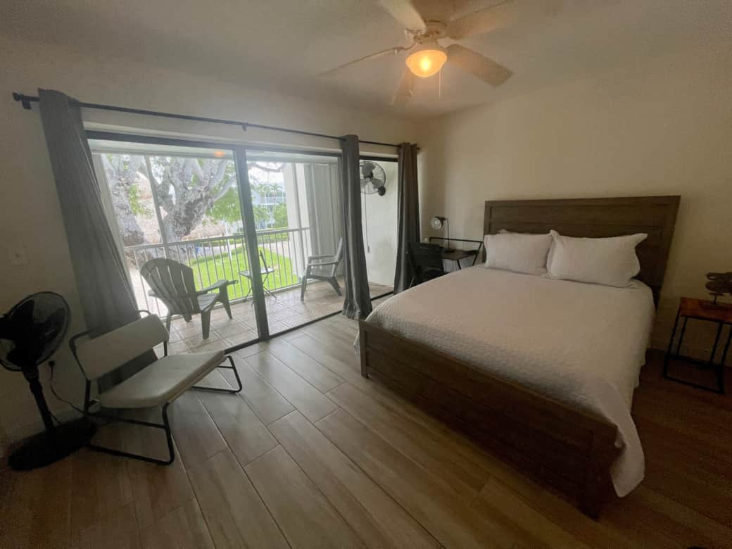 2nd Floor Master Bedroom with Screened in Porch Queen Bed 2nd Floor Master Bedroom with Screened in Porch Queen Bed