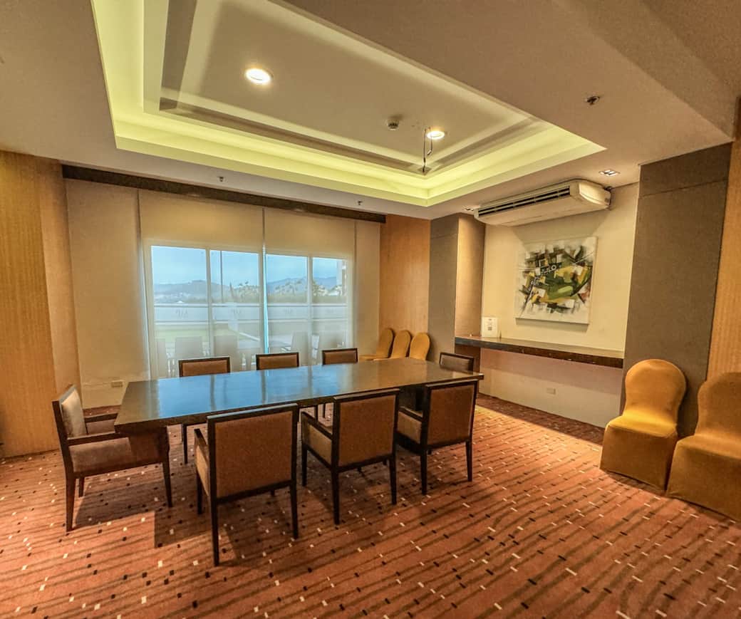 MEETING ROOM