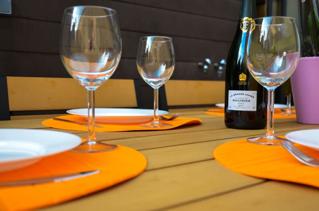 Aperitif atmosphere with friends or family Aperitif atmosphere with friends or family