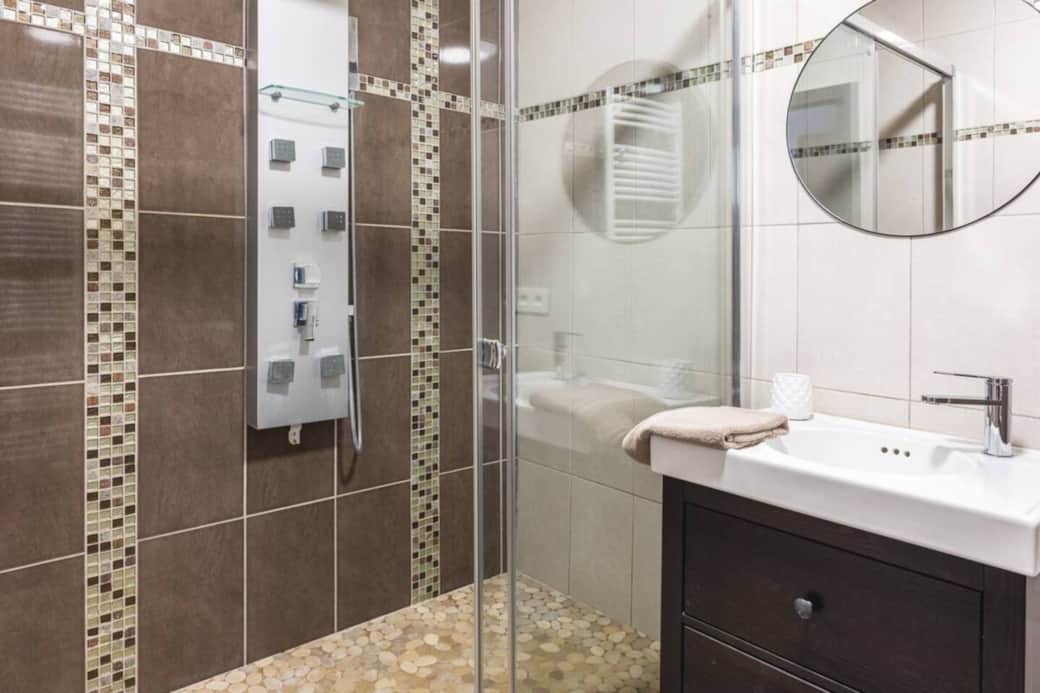 salle de douche (WC séparés)