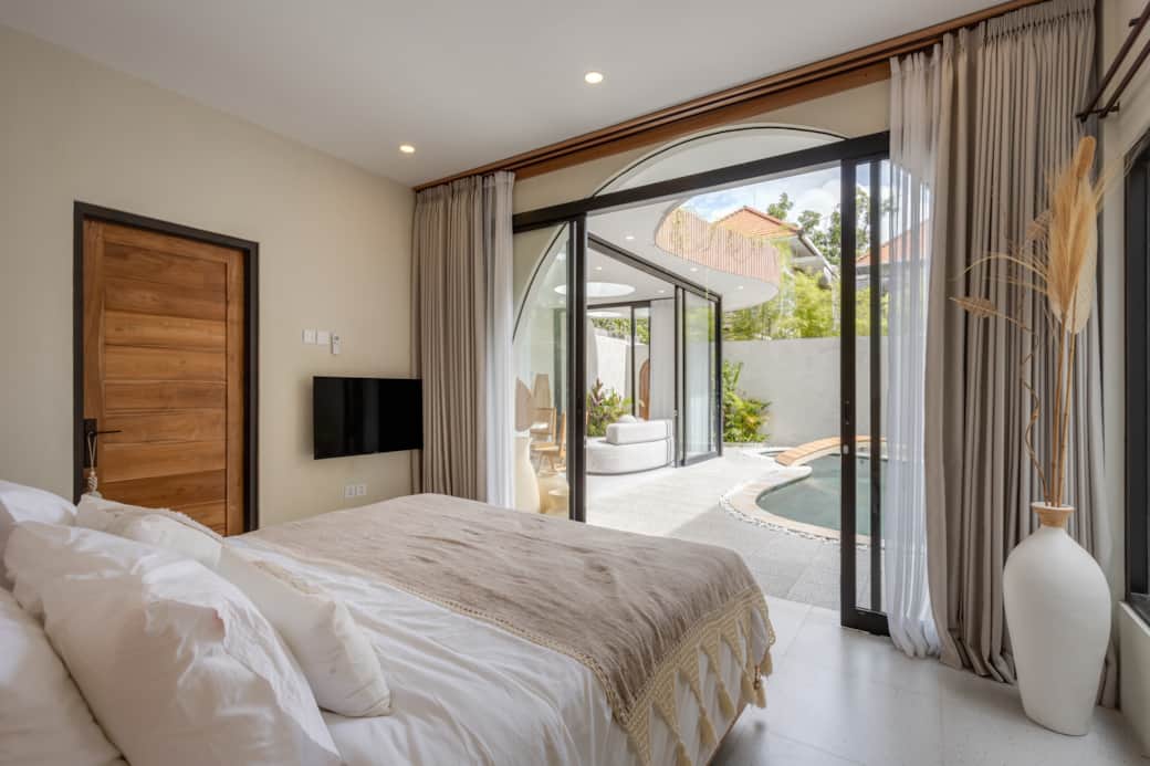 Main Bedroom - Pool View