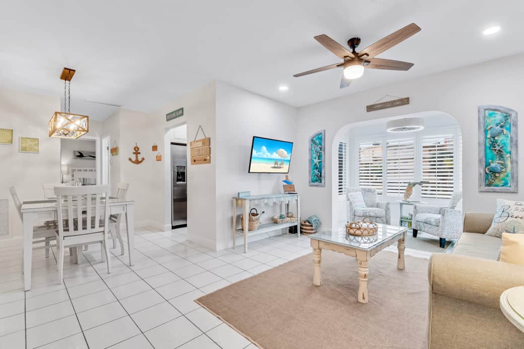 We offer a bright, open space for your vacation. We offer a bright, open space for your vacation.