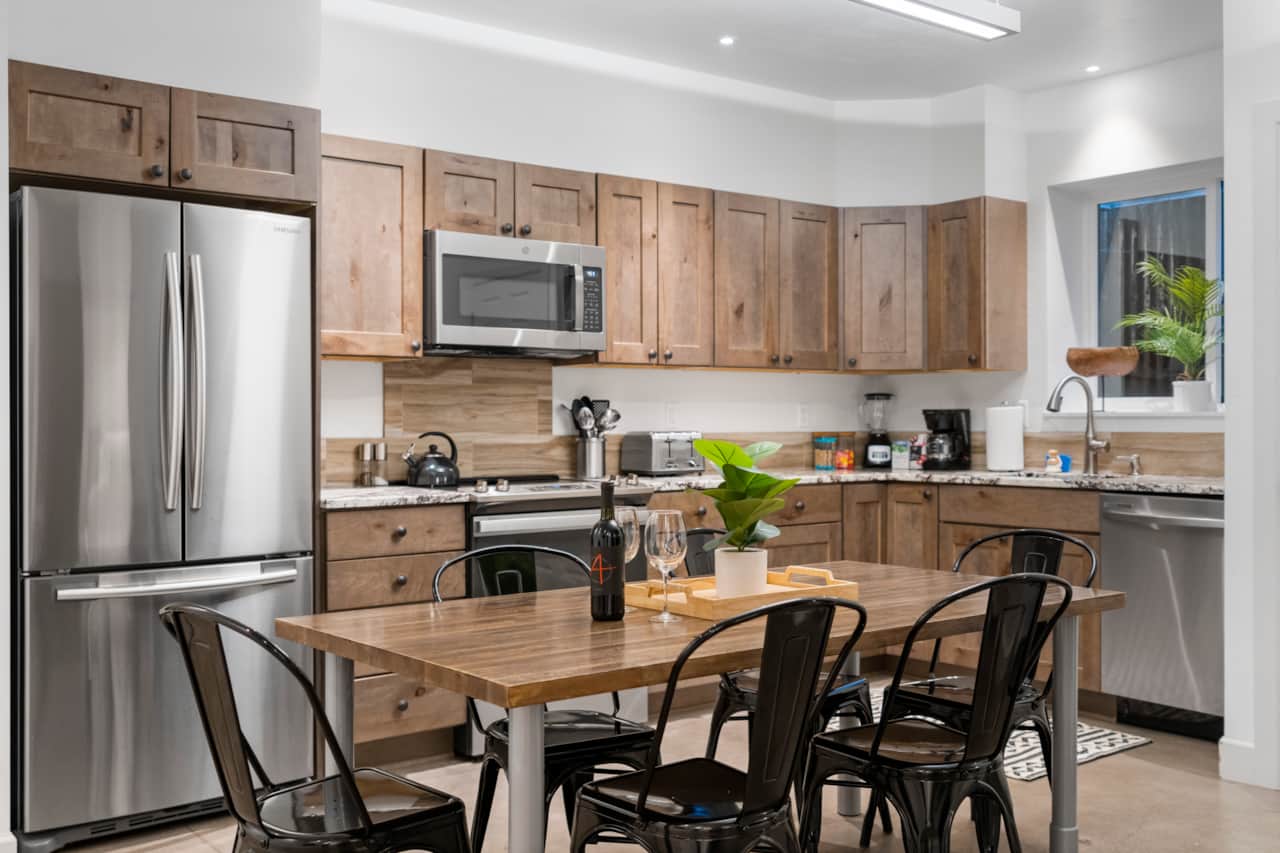 Full kitchen