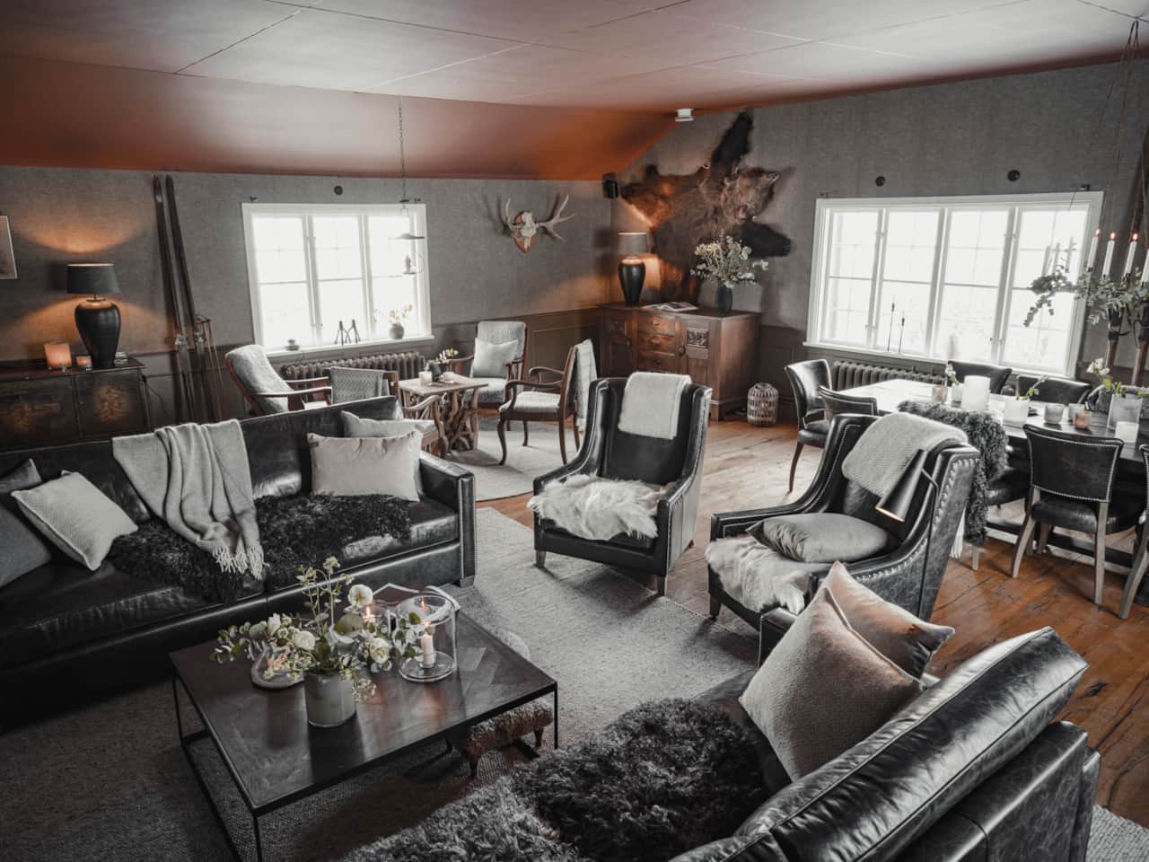 Large living room for all guests