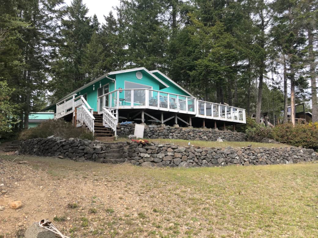 Large deck and lots of space to enjoy! Large deck and lots of space to enjoy!