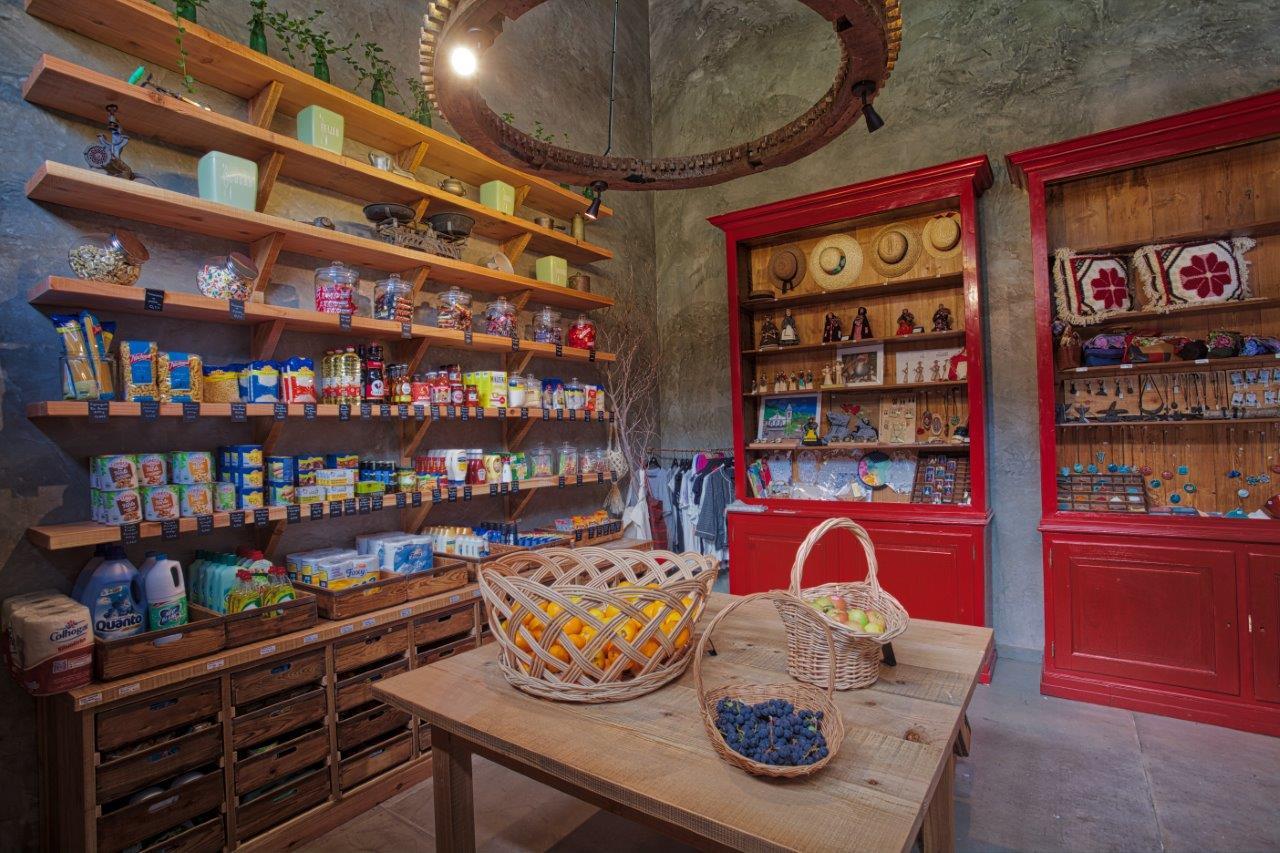 Mercearia (junto á receção ) - Grocery Shop (in reception Area)