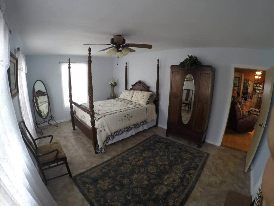 Bedroom 2 with queen bed