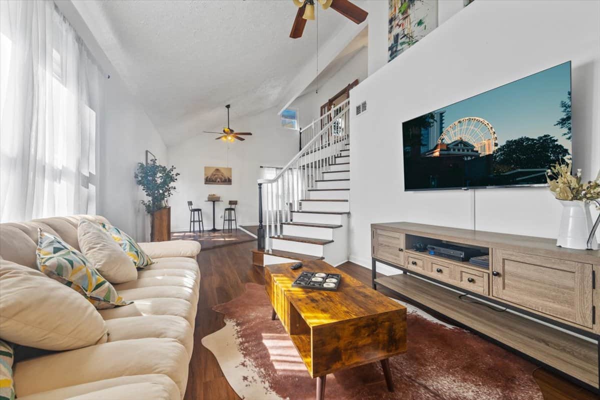 Ivors Cottage - living room — baseball tournament rental Cobb County