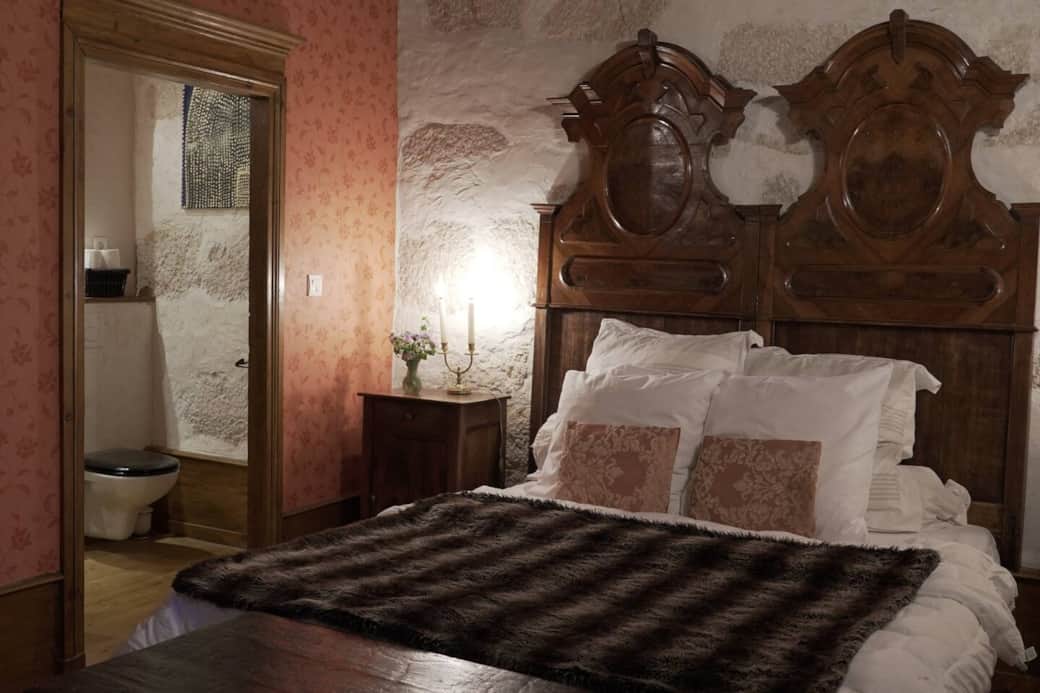Chambre Sous la Révélation du Mystère au Château de Montanges