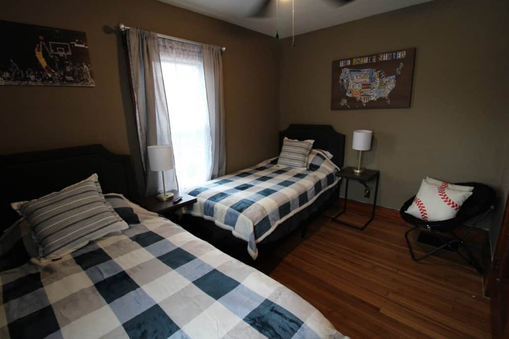 Bedroom 3 - Two Twin Beds with 43" Smart TV. Linens provided.