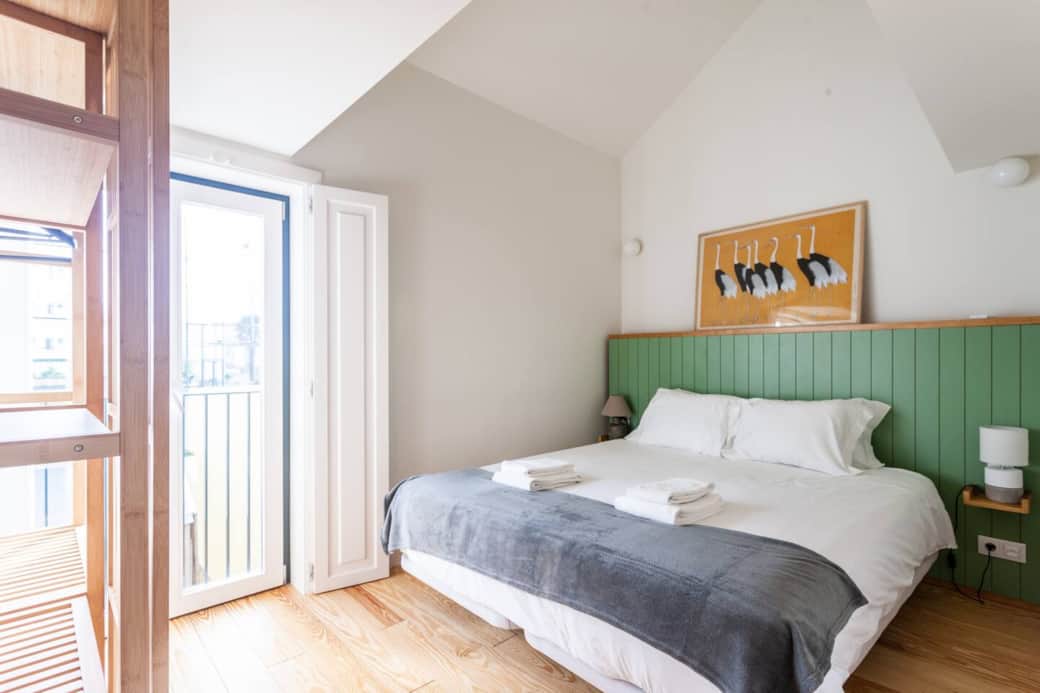 Queen sized bed with aircon, bedside lamps, bedside table, plugs and usb connection. 