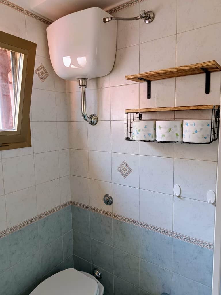 https://l.icdbcdn.com/oh/e6e0f602-ea21-45df-b2f0-9819e29e59b4.jpg?w=2080-32