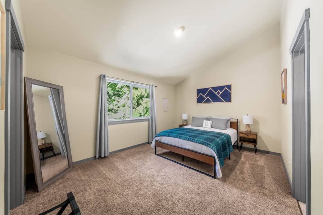 Queen Bed - Upstairs