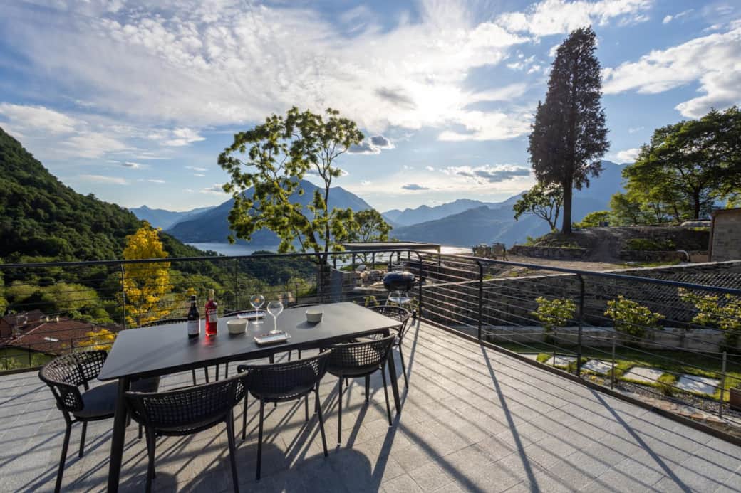 Terrazza panoramica privata ideale per colazioni , aperitivi e momenti relax vista lago Terrazza panoramica privata ideale per colazioni , aperitivi e momenti relax vista lago