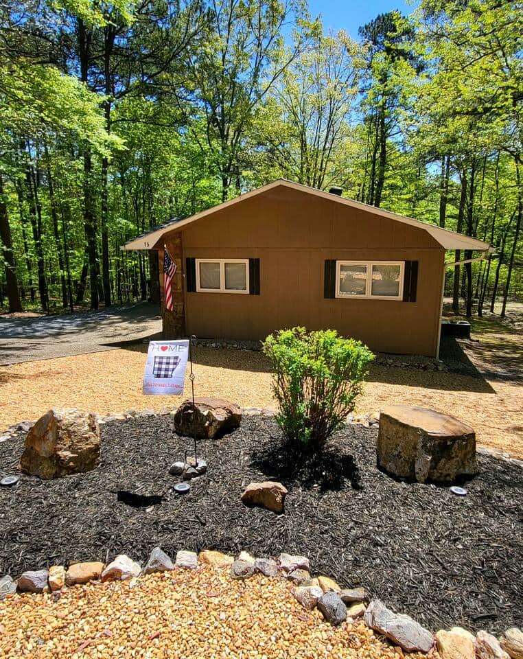 Beautiful 2 br 2 bath "Cottage in the Pines"