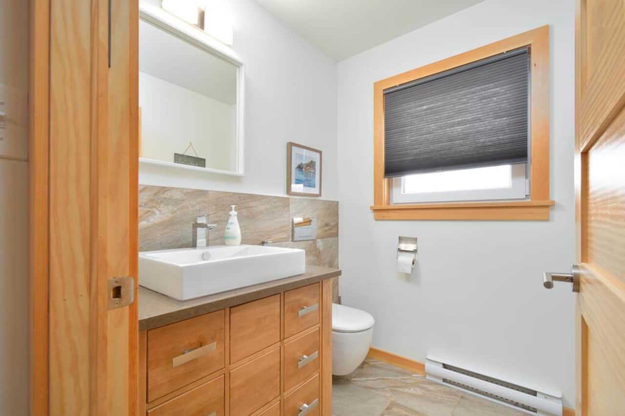Foyer bathroom
