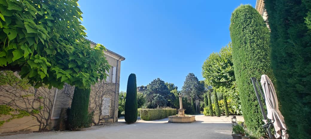A view on the Cour d'Honneur - Chateau Apartment Provence