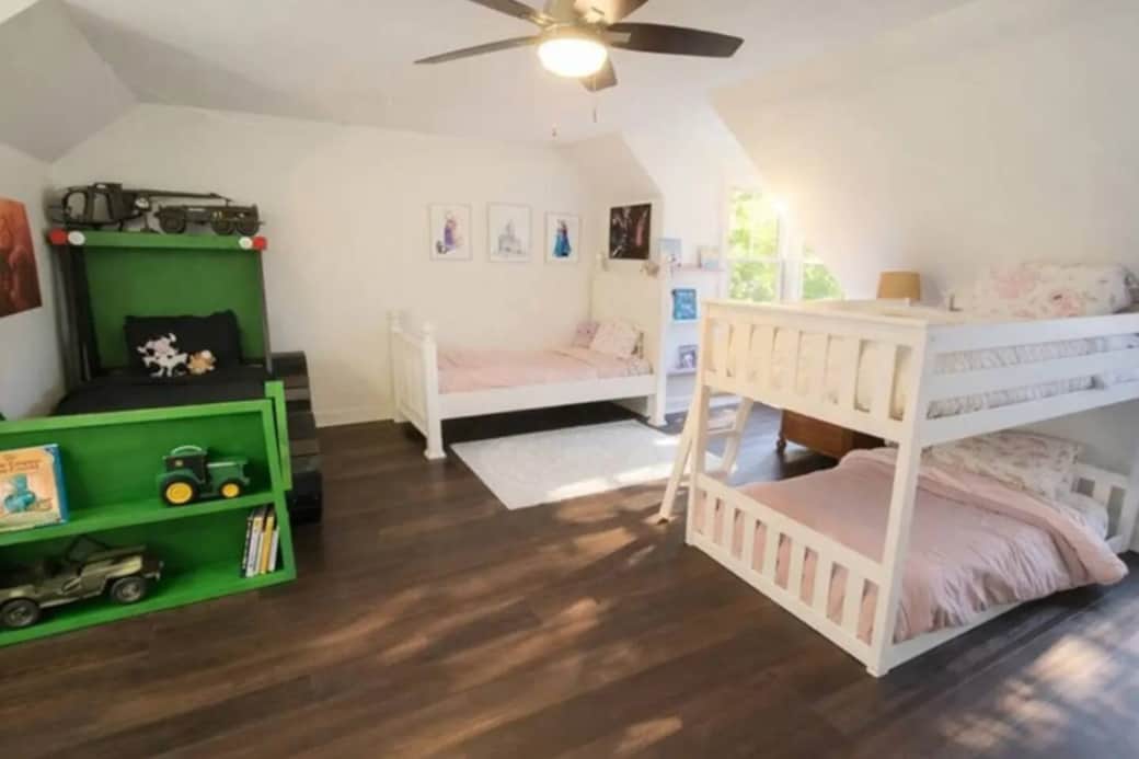Bunk Room (4 Twin Beds)