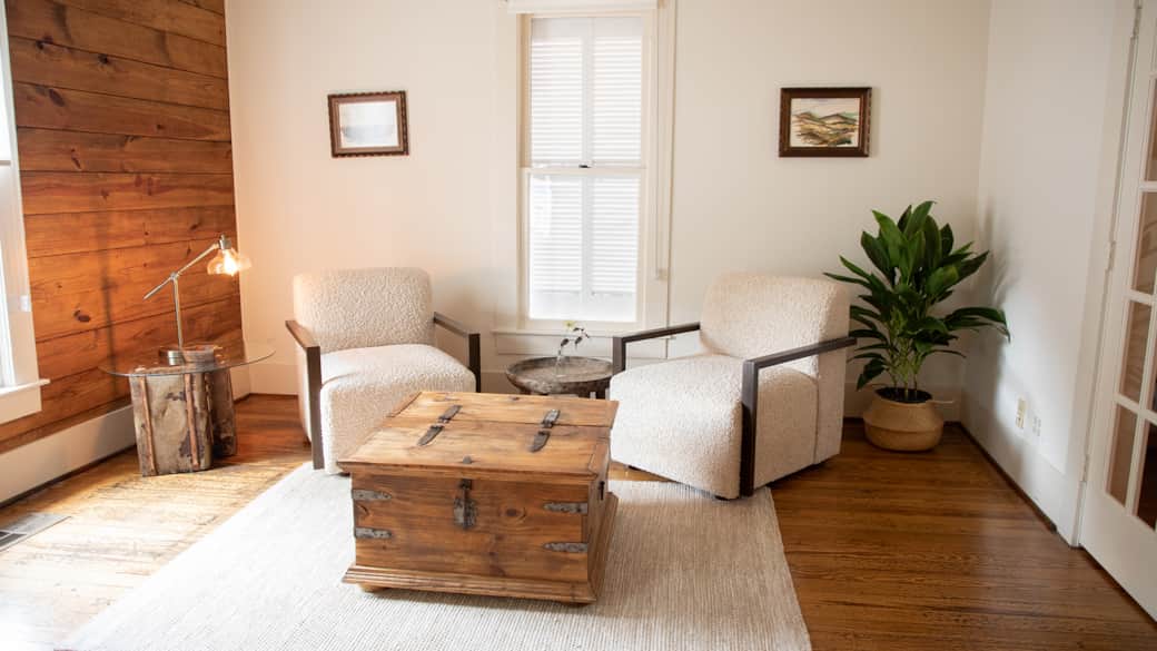 Suite 02_Living Room_01