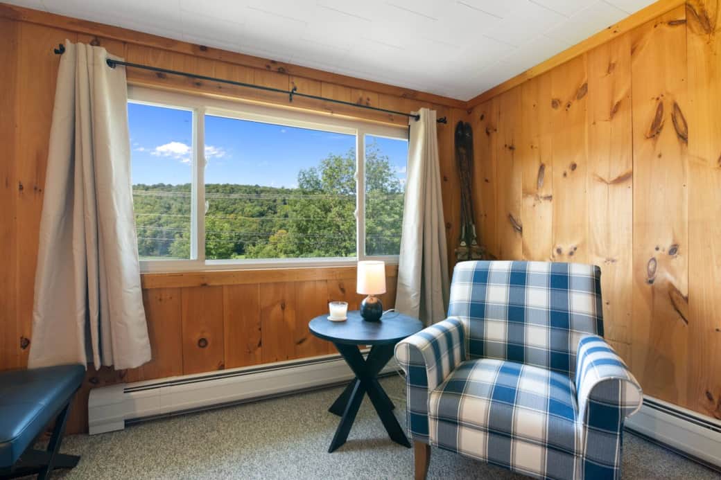 Unit 1 King bedroom with window seating area