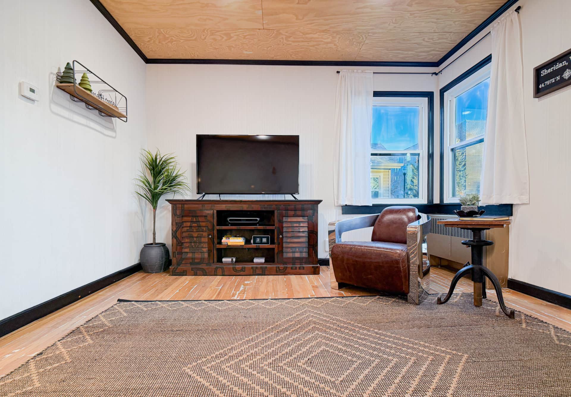 The Troubadour Suite - Vacation Rental Near Main Street Sheridan Wyoming