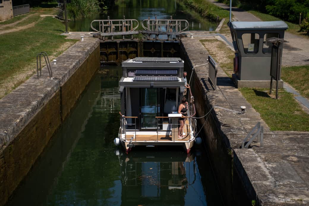 Passage d'une écluse