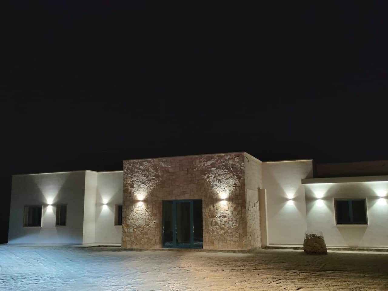 Villa front notturno2