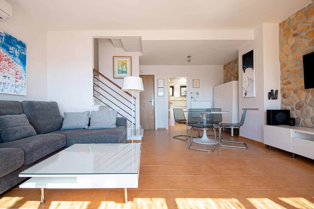 Bright living room with entrance and kitchen 