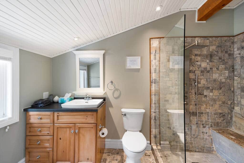 Master bathrooom