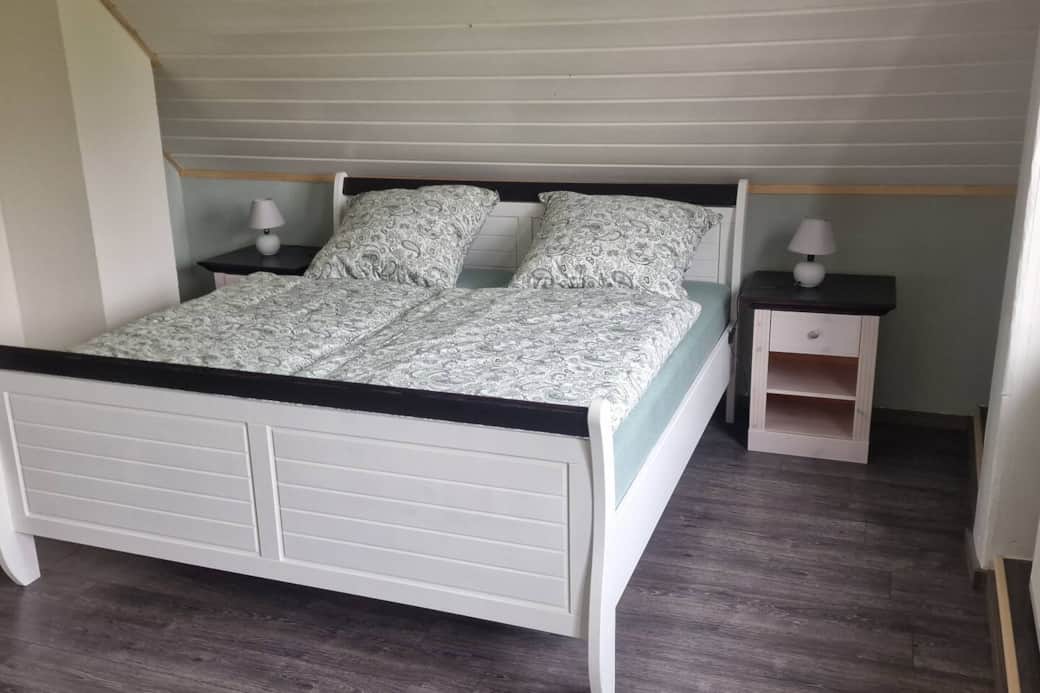 Elternschlafzimmer mit Doppelbett in der Ferienwohnung Beckenhölzle Elternschlafzimmer mit Doppelbett in der Ferienwohnung Beckenhölzle