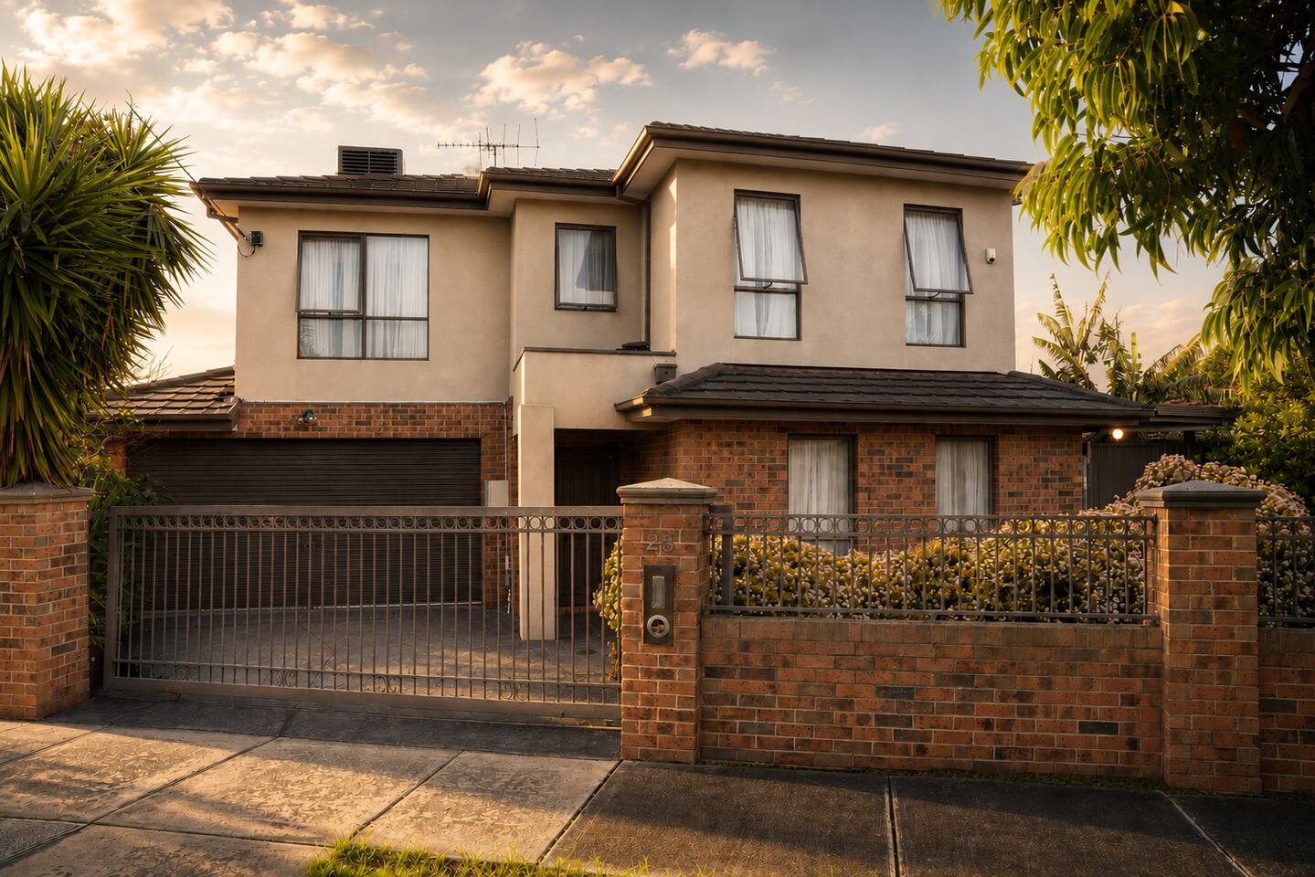 Modern Spacious 2-Storey 4BR House, Near CBD/Shops
